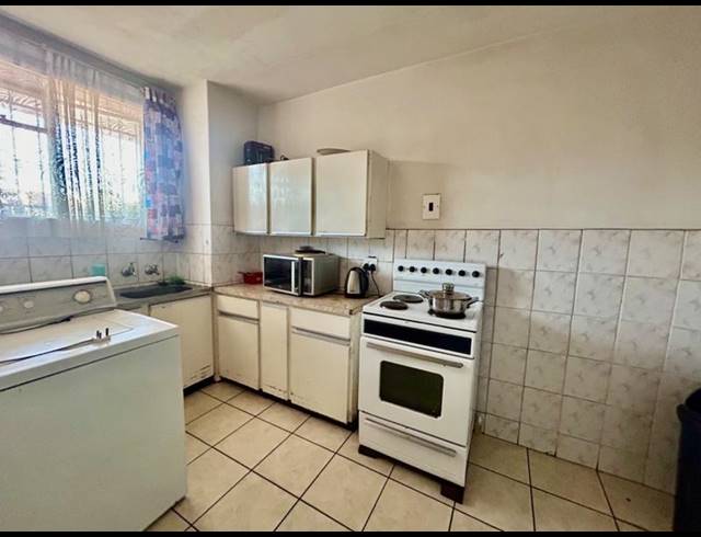 2 BEDROOM APARTMENT FOR SALE IN VANDERBIJLPARK CW 3